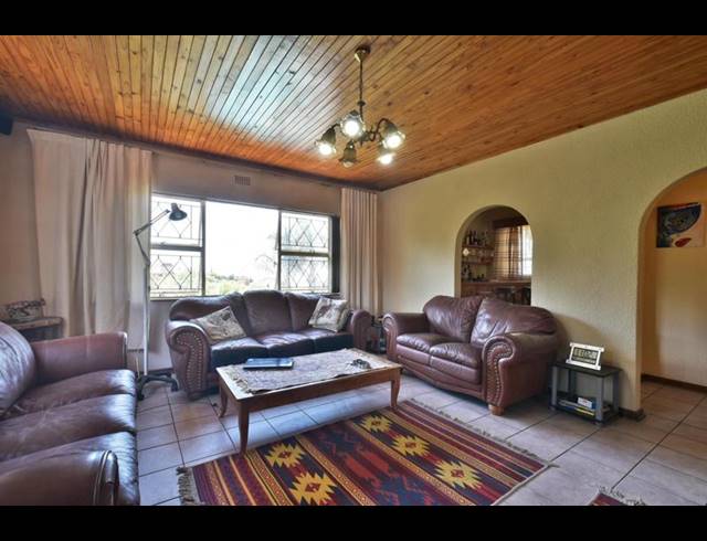 5 BEDROOM HOUSE FOR SALE IN GLENVISTA